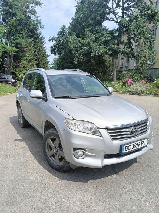 TOYOTA Rav 4  2.2 D  2013 рік