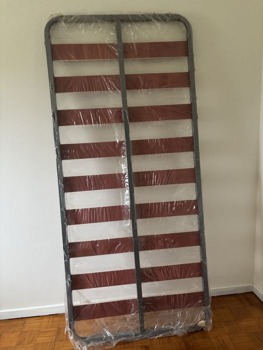 Vendo estrado 90X200 semi novo