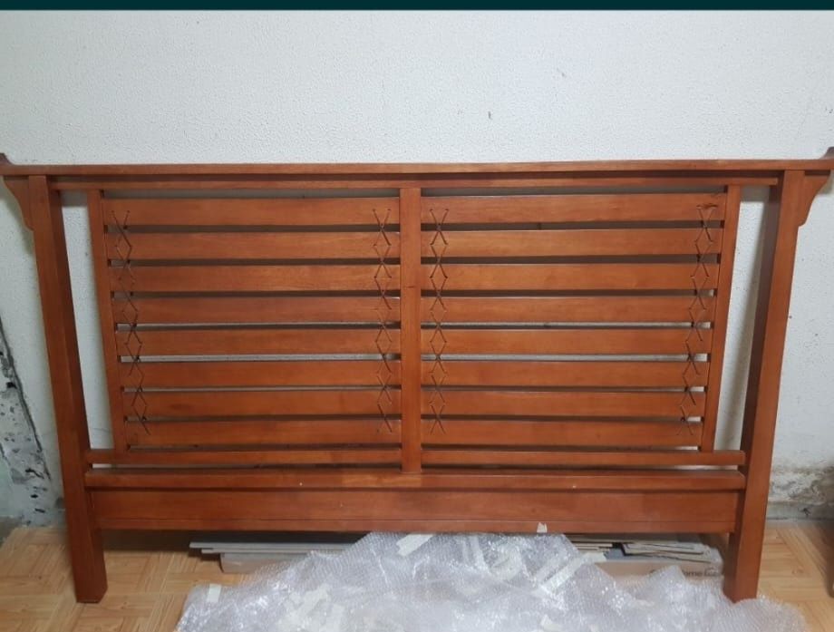 Cama em Pinho maciça