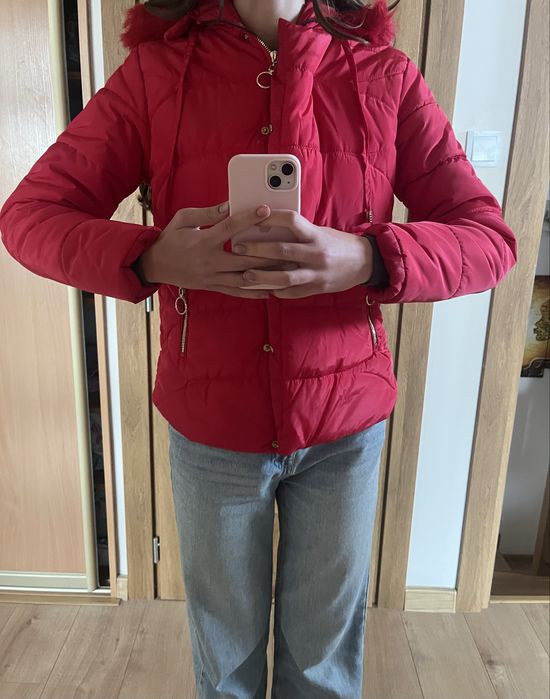 czerwona kurtka puchowa