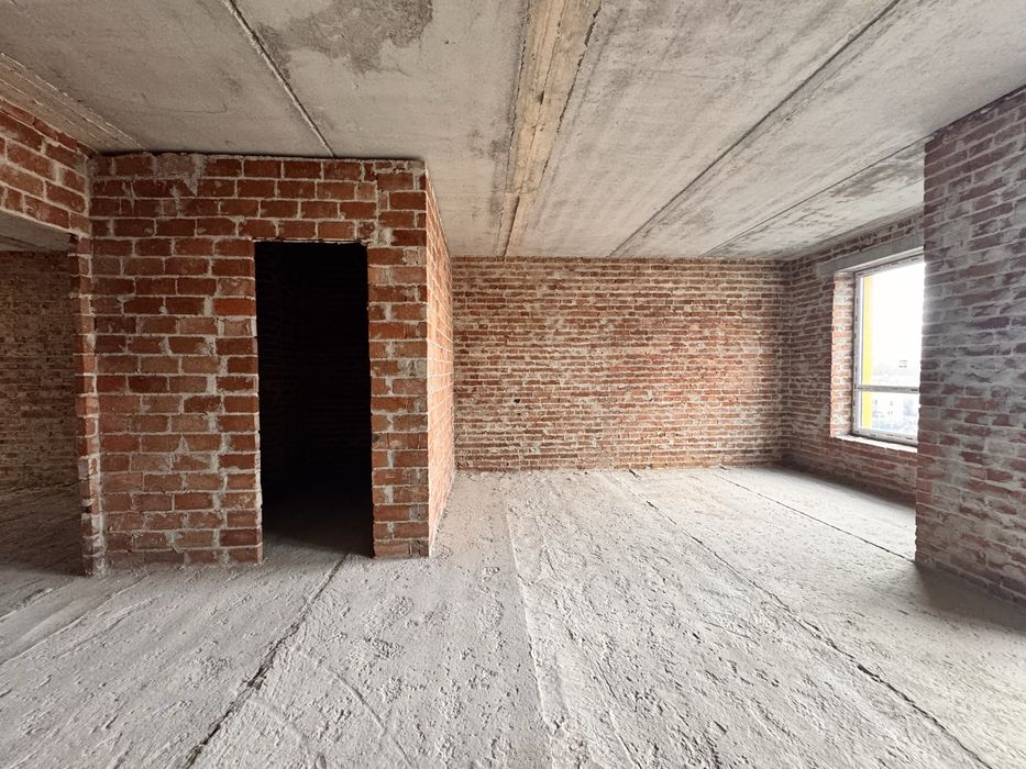 Продаж 3 кім.сирої квартири