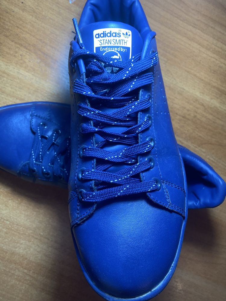 Кеди adidas синього кольору, два рази взуті в гарному стані як нов