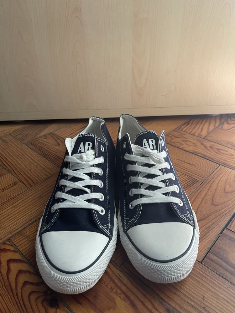 Sapatilhas estilo Vans