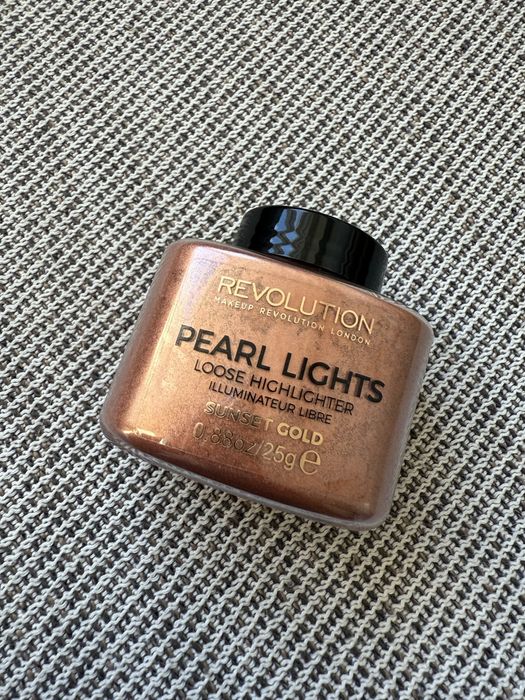 Makeup Revolution, Pearl Lights, sypki rozświetlacz puder highlighter