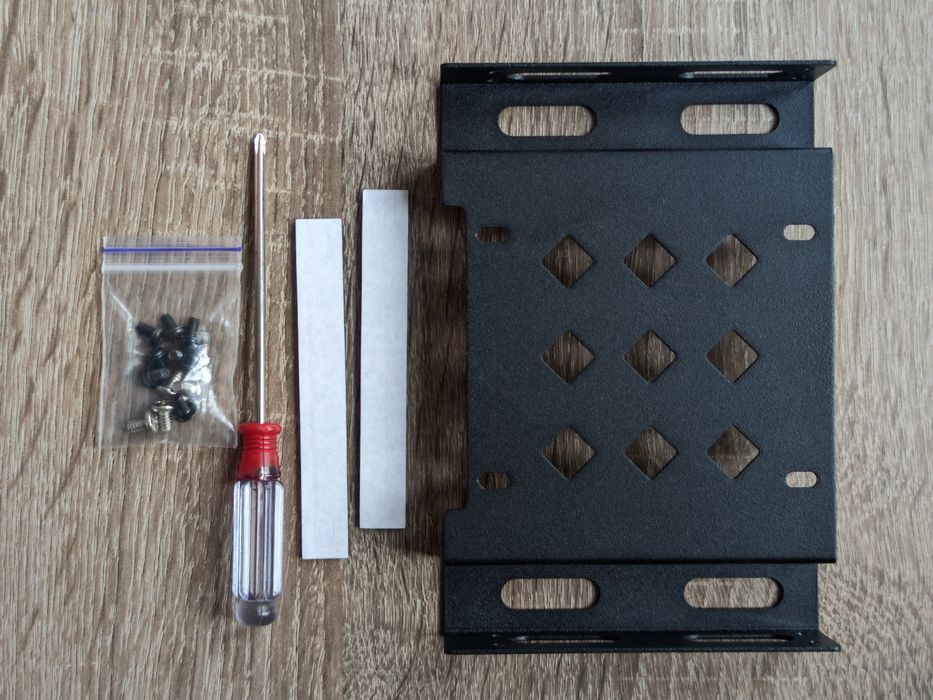 Кронштейн для кріплення дисків 2.5 та 3.5 у відсік 5.25. (3.5 to 5.25)