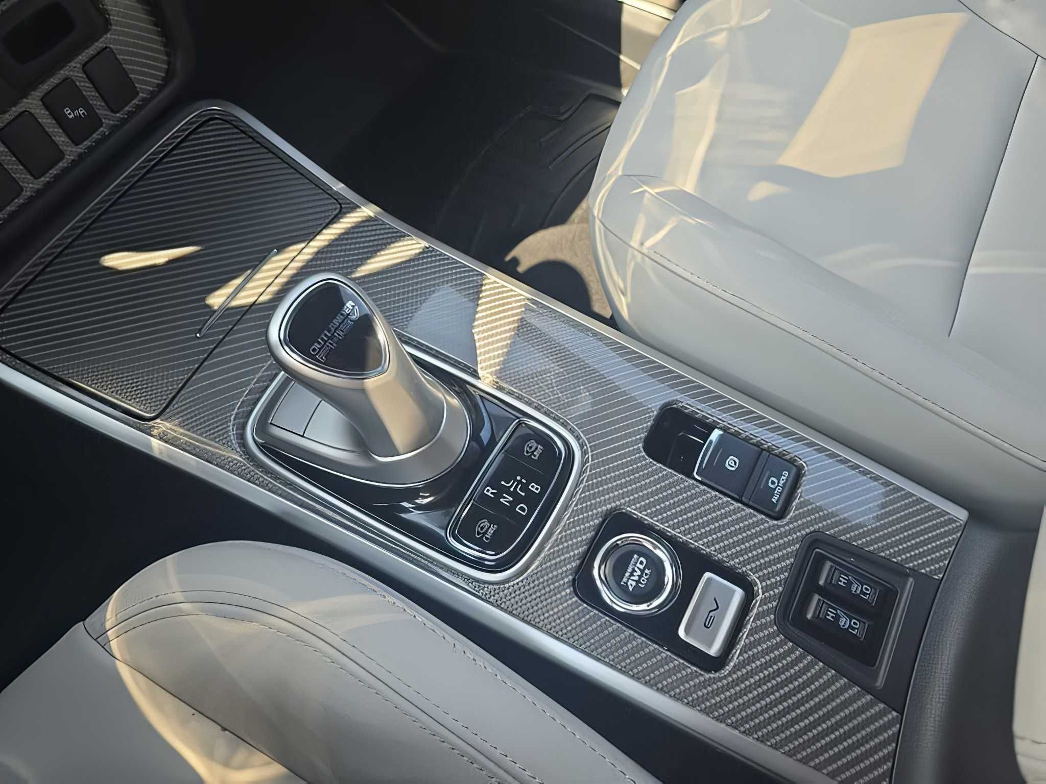 2019 Mitsubishi Outlander Hybrid