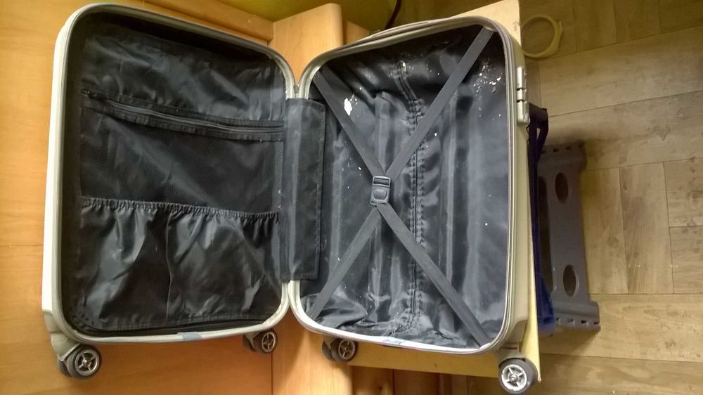 Walizka 55x 40 x 27 cm na kolach beżowa