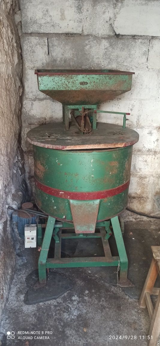 Moinho electricidade, trifásico, com mó em pedra