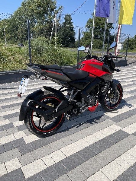 Bajaj Pulsar 200 NS, 2018 рік | Гарний стан

Продам Bajaj Pulsar 200 N