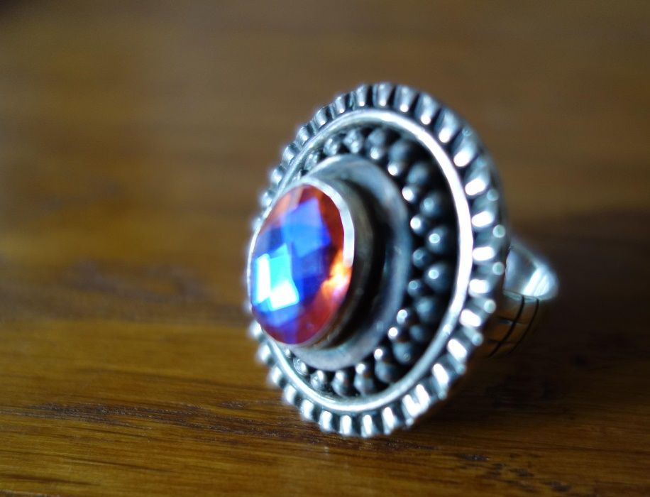 pierścionek srebrny z mistycznym topazem