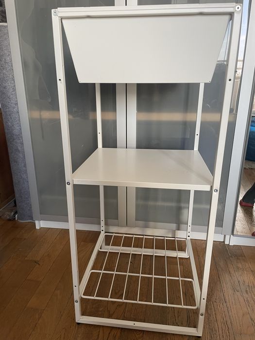 Biały metalowy słupek łazienkowy Ikea