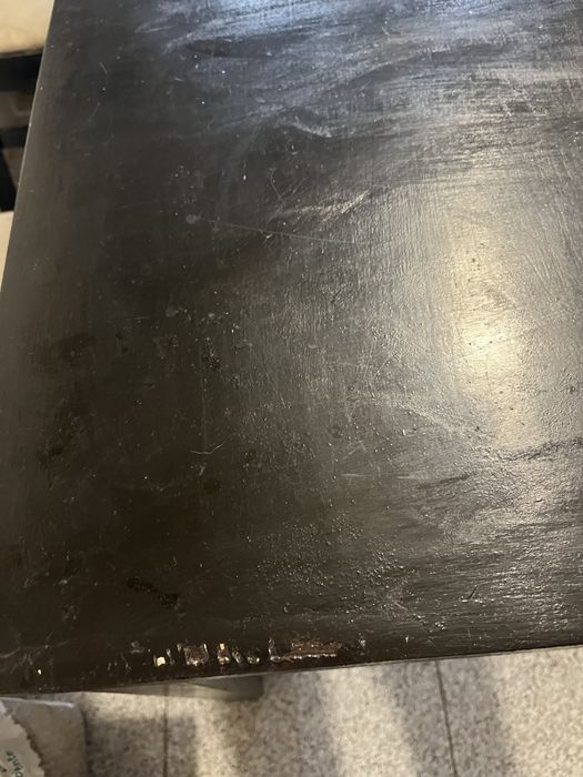 Mesa de cozinha em madeira.