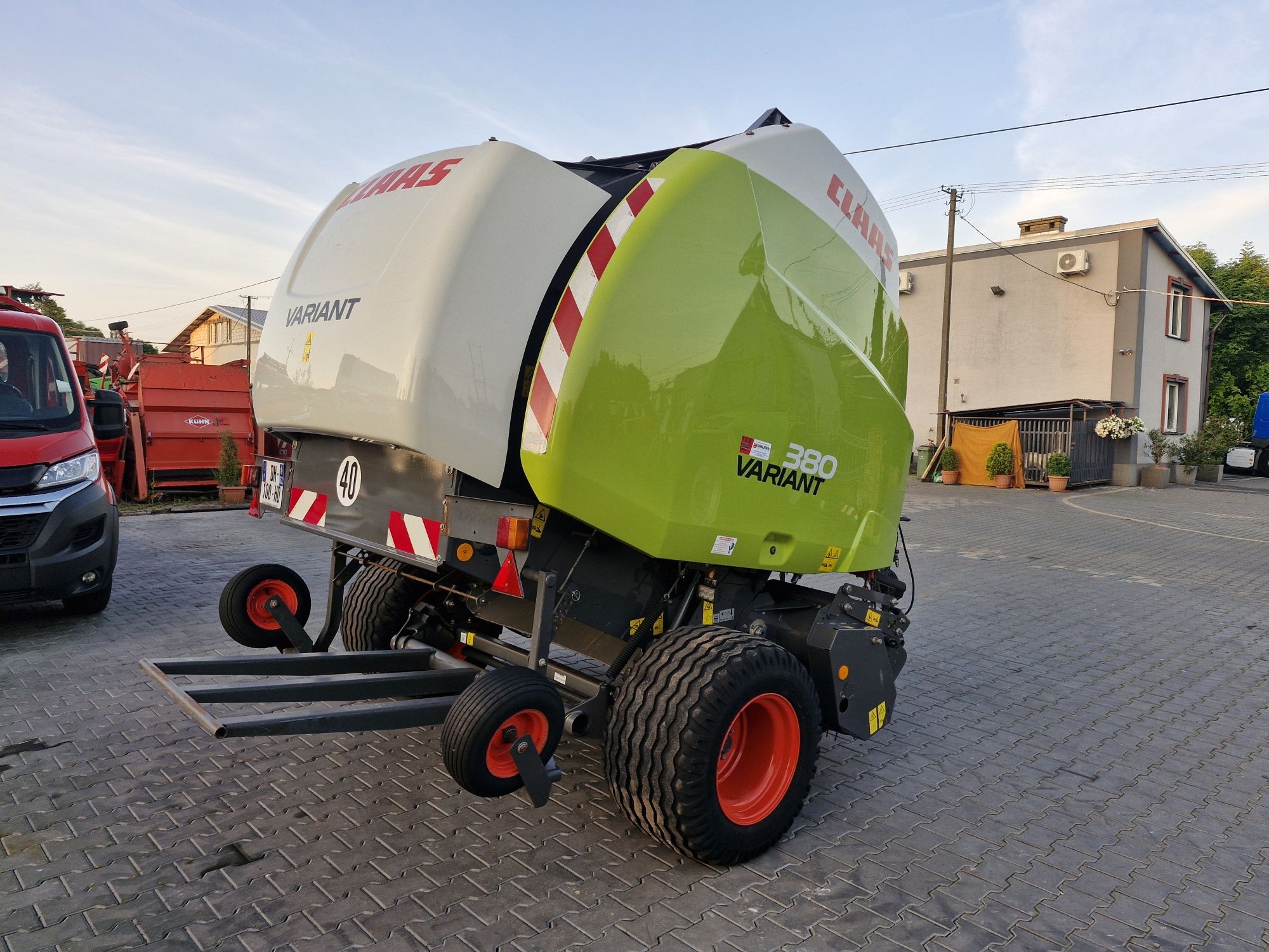 Prasą rolująca Claas Variant 380 z 2013 roku Siatka Sznurek Rotor