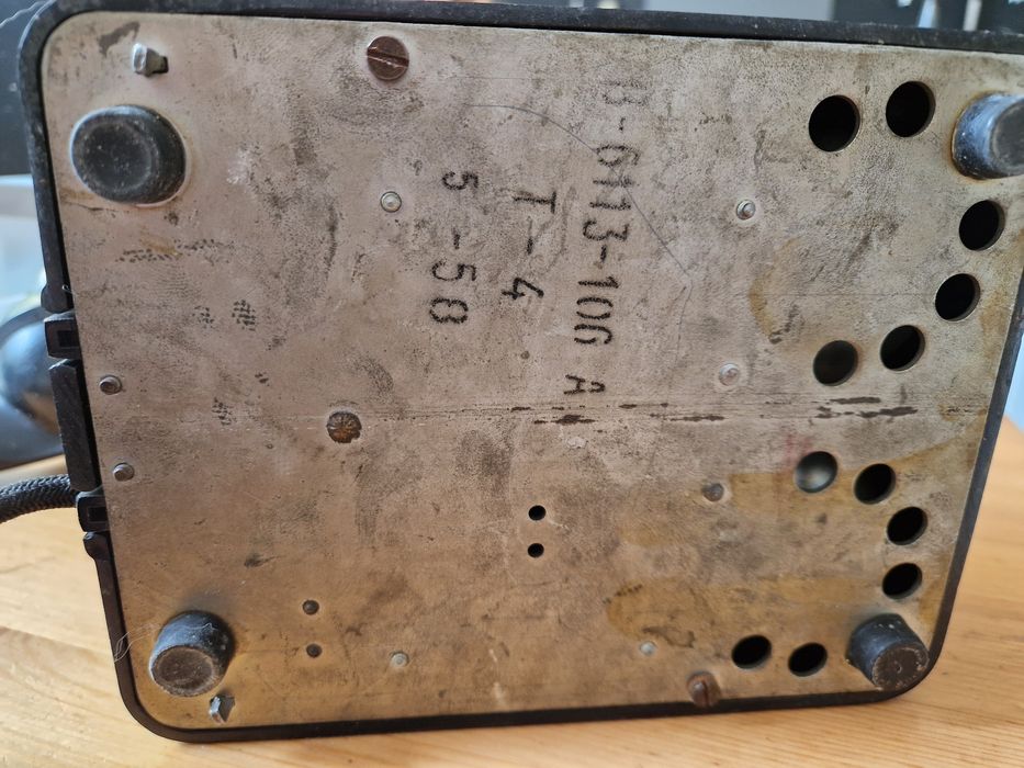 Telefon z czasów PRL czarny