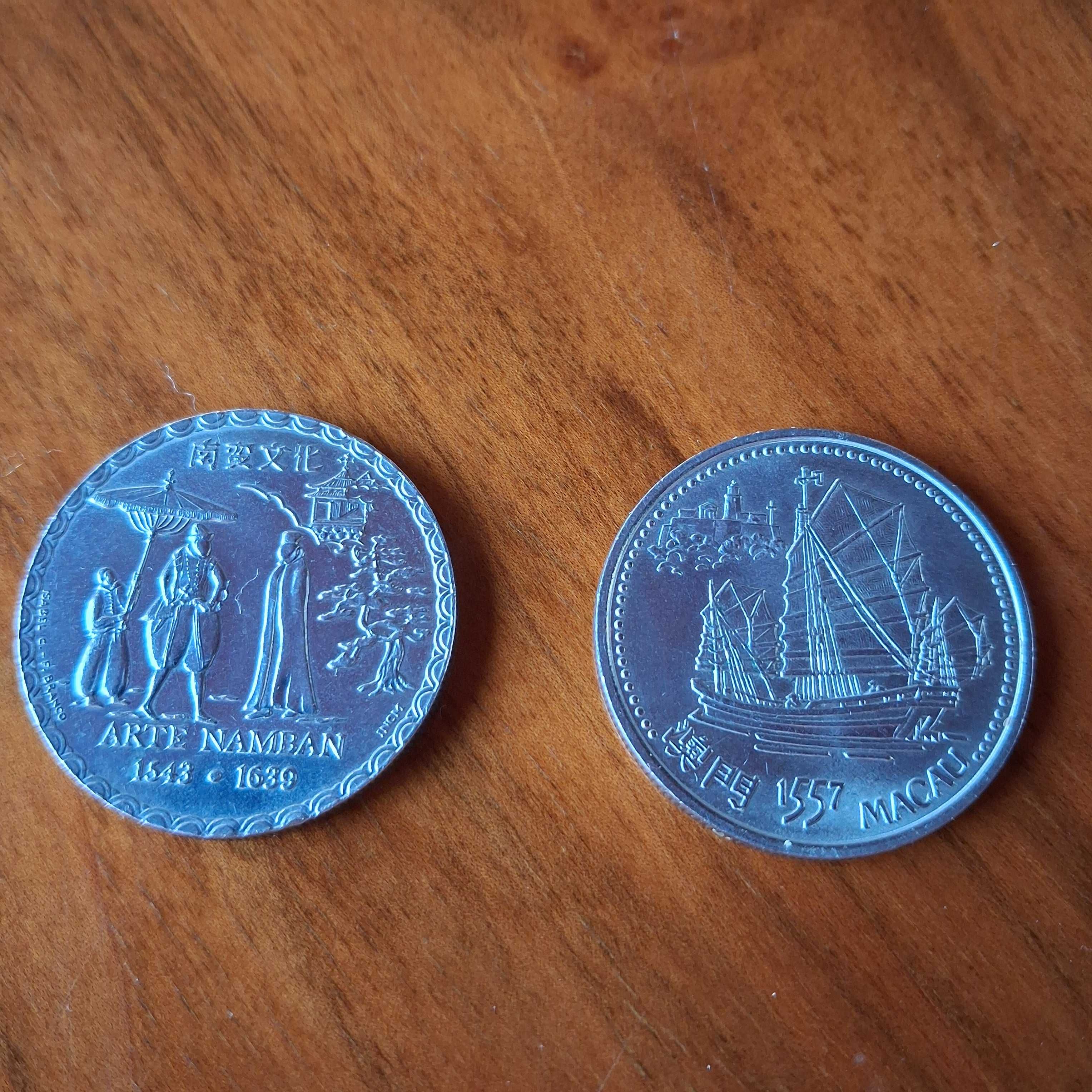 Moedas comemorativas 100 e 200 escudos