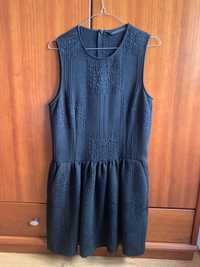 Vestido preto pelo joelho