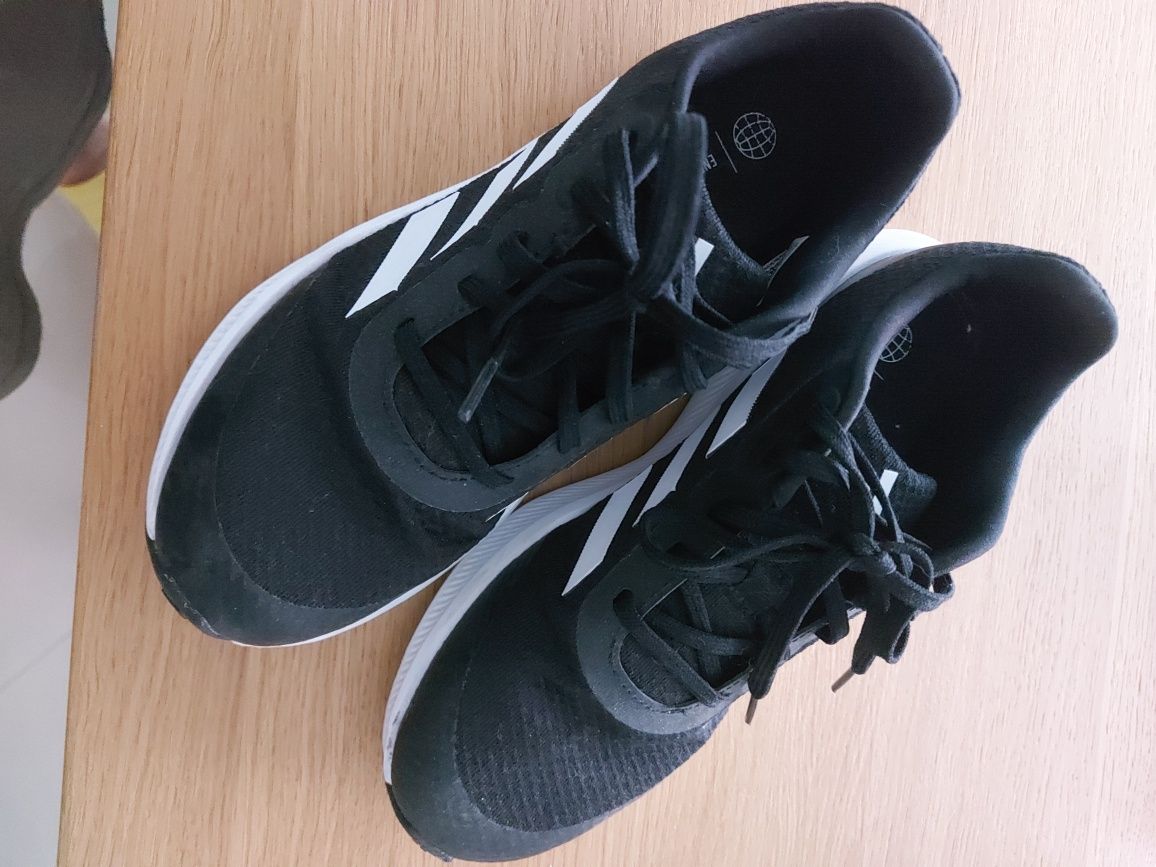 Tenis como novos