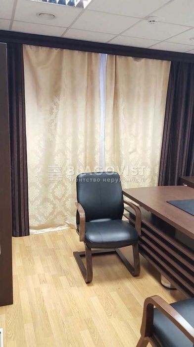 Голосіївська, 13-б, офісне приміщення 89 м2, окремий вхід