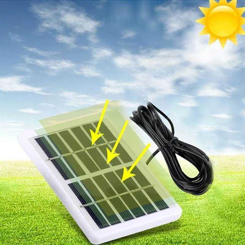Lampa solarna żarówka ładowana panelem słonecznym.
