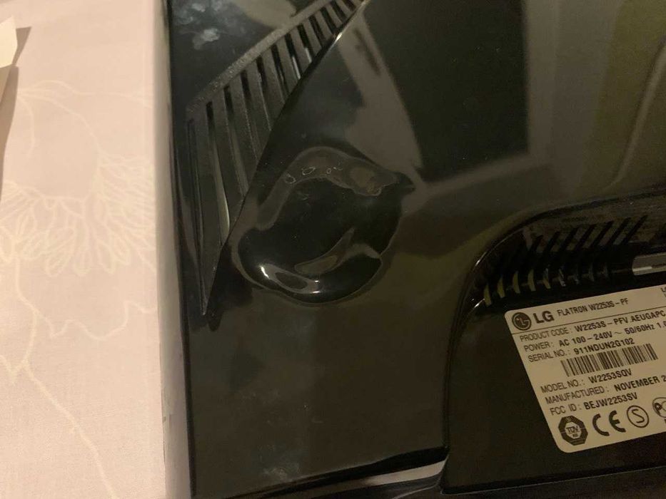 Монитор 21.5" LG W2253S FullHD (VGA/D-Sub) + шнуры