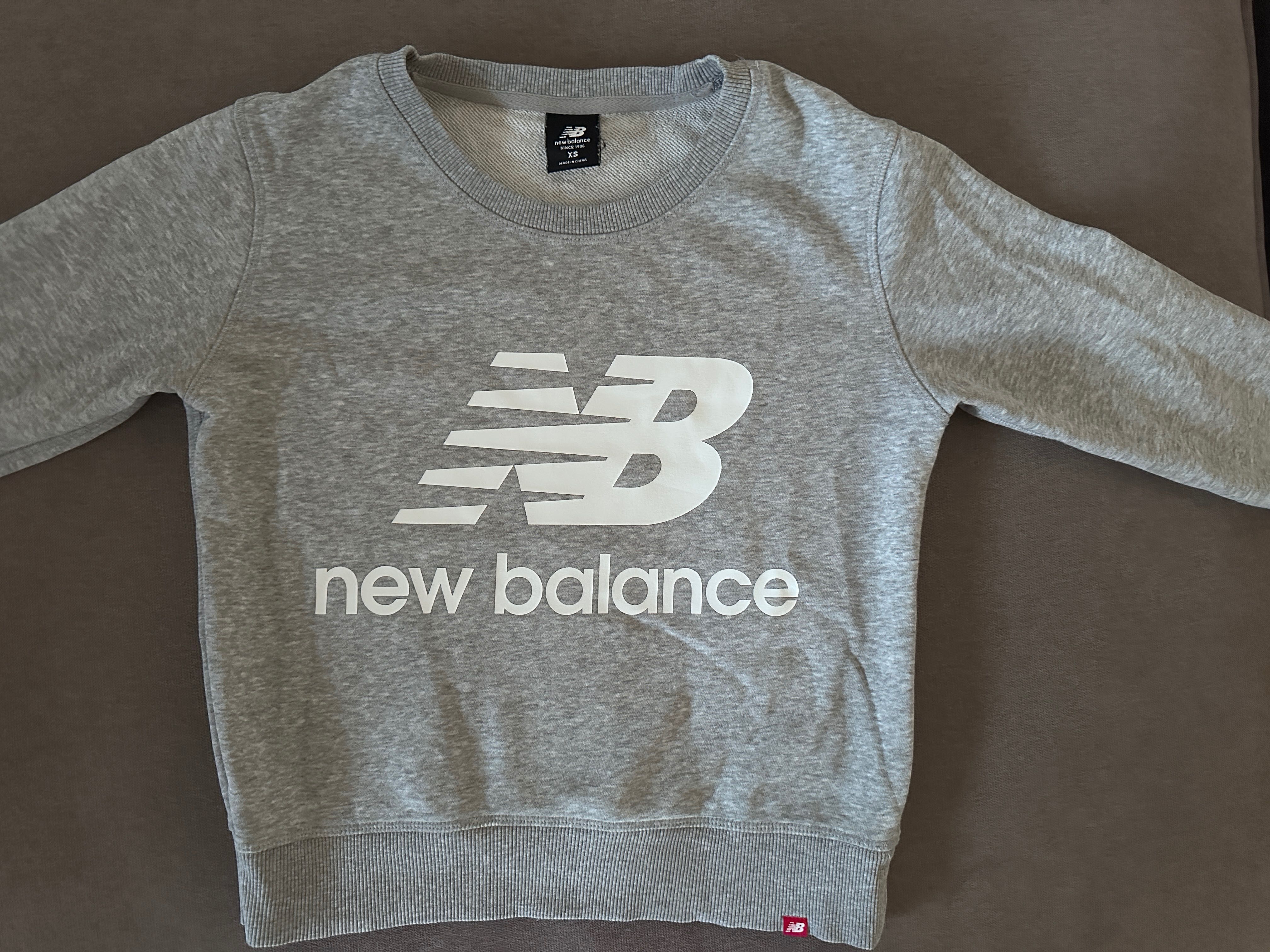 Szara bluza New Balance XS