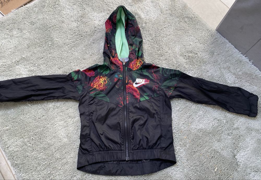 Kurtka przeciwdeszczowa Nike rozm. 110/116 cm.
