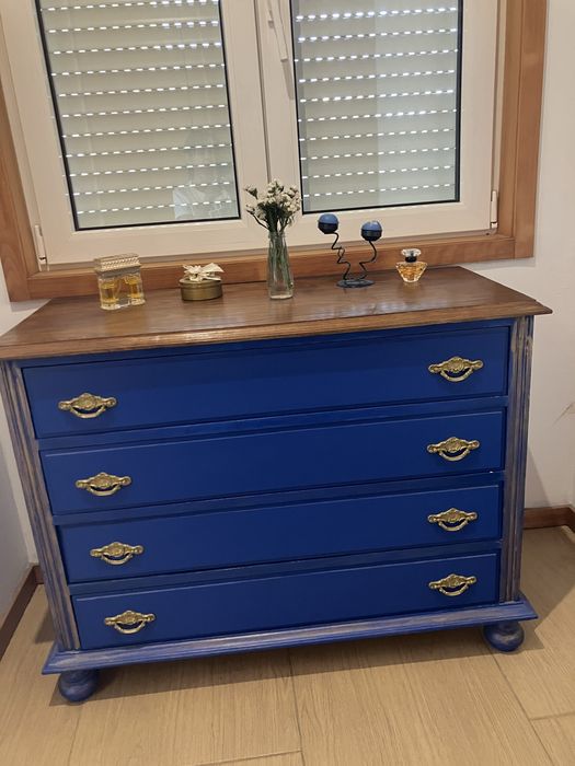 Comoda + mesas de cabeceira