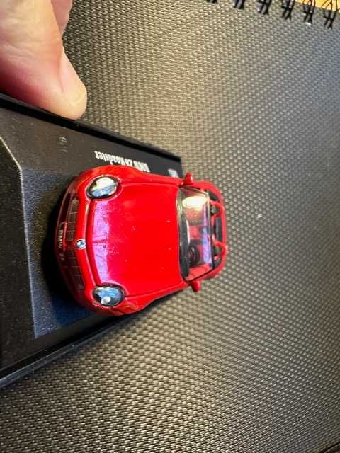 MIniatura BMW Z8 Roadster - 1/72