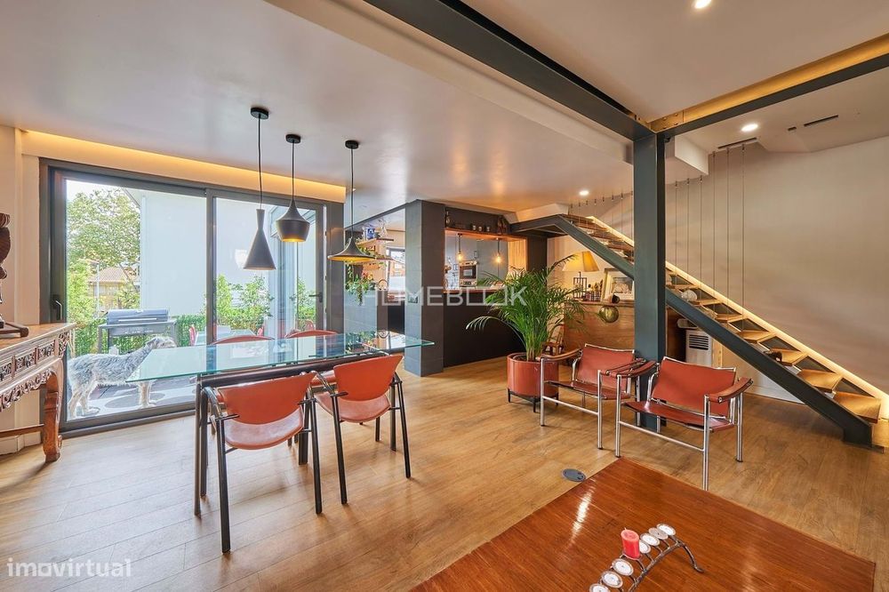 Moradia T3, com projecto de arquitecto, no Bairro de Santa Cruz, Benfi