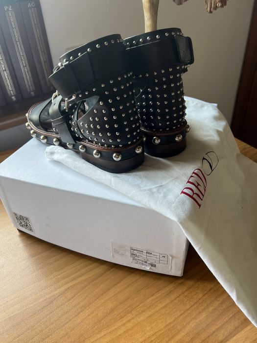 Czarne sandałki Red Valentino w rozmiarze 36