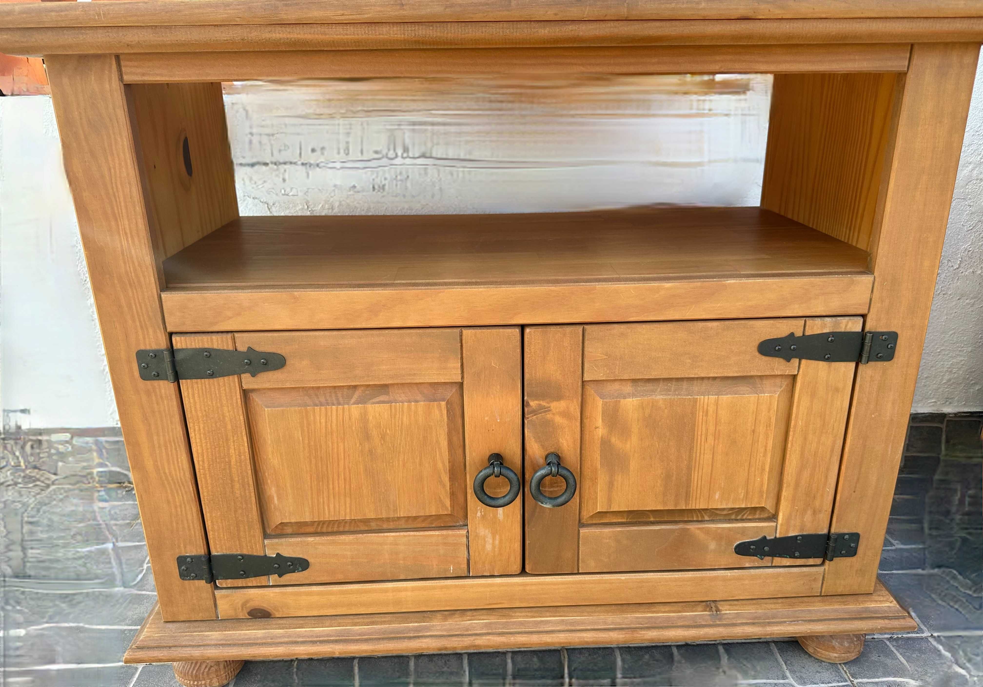 Mesa de TV com armário por baixo