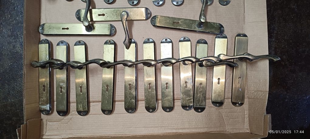 Puxadores de portas interiores antigos em latão
