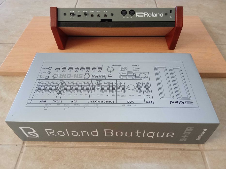 Sintetizador Roland SH-01A (Novo)