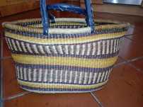 Cesta colorida bom estado