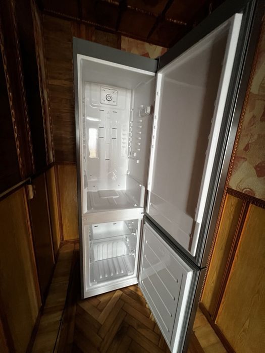 Холодильник Whirtpool як новий