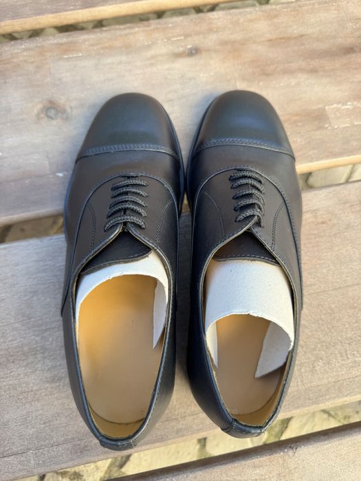 Sapatos pretos novos