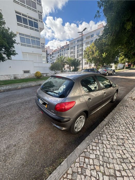 Peugeot 206 – Apenas 14.500 km