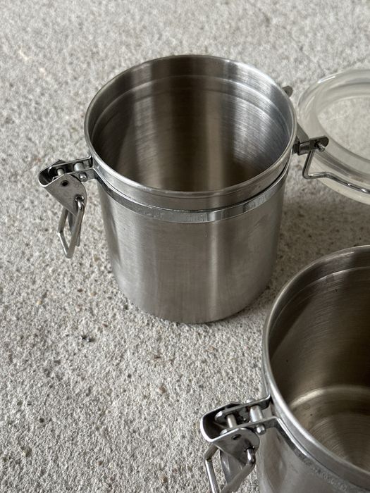 Pudelka metalowe pojemniki kuchenne do przechowywania sypkich rzeczy