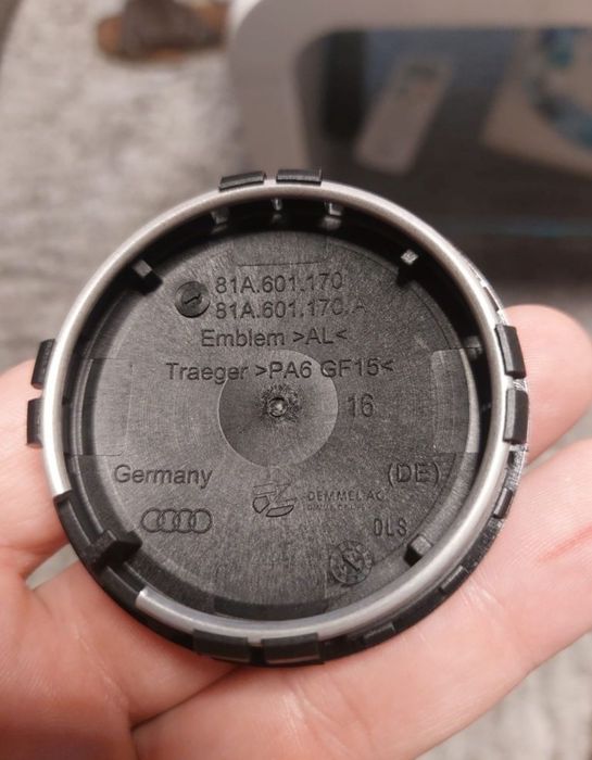 Nowe oryginalne dekielki/ zaślepki do Felg Audi 81A.601.170/komplet