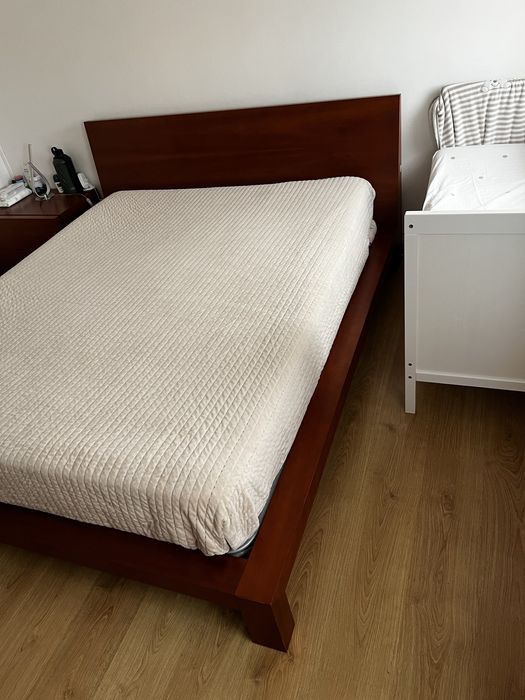 Cama casal com estrado em madeira maciça OFERTA Colchão Pikolin