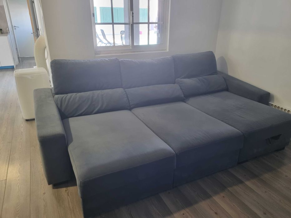 Sofá chaiselong com arrumação e cama