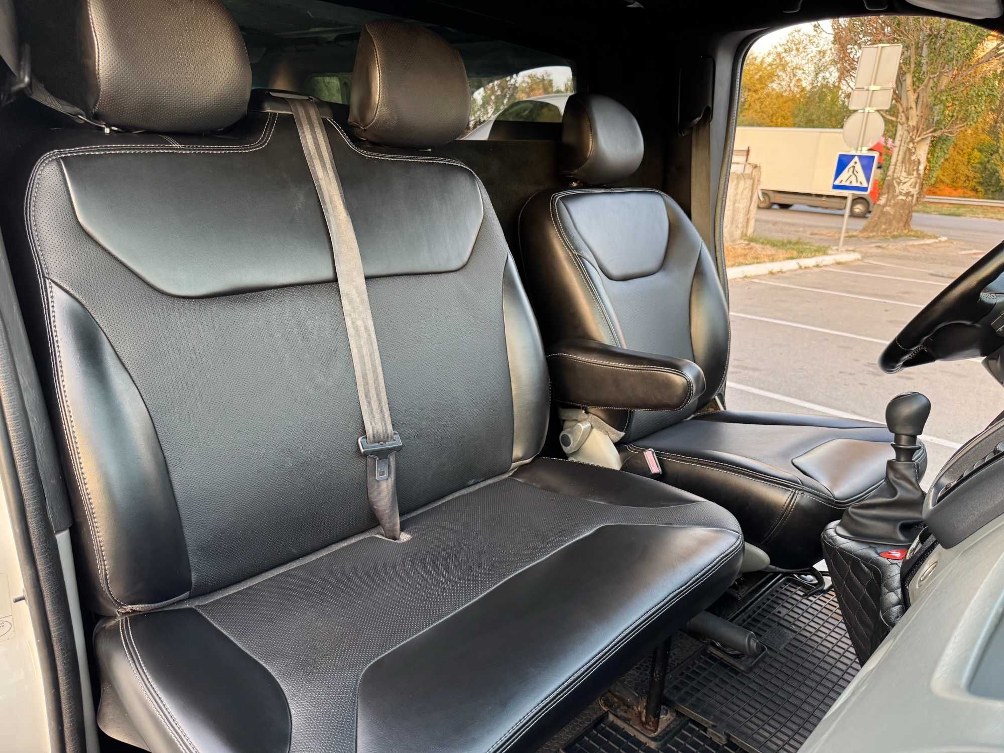 Опель Віваро Opel Vivaro 2010