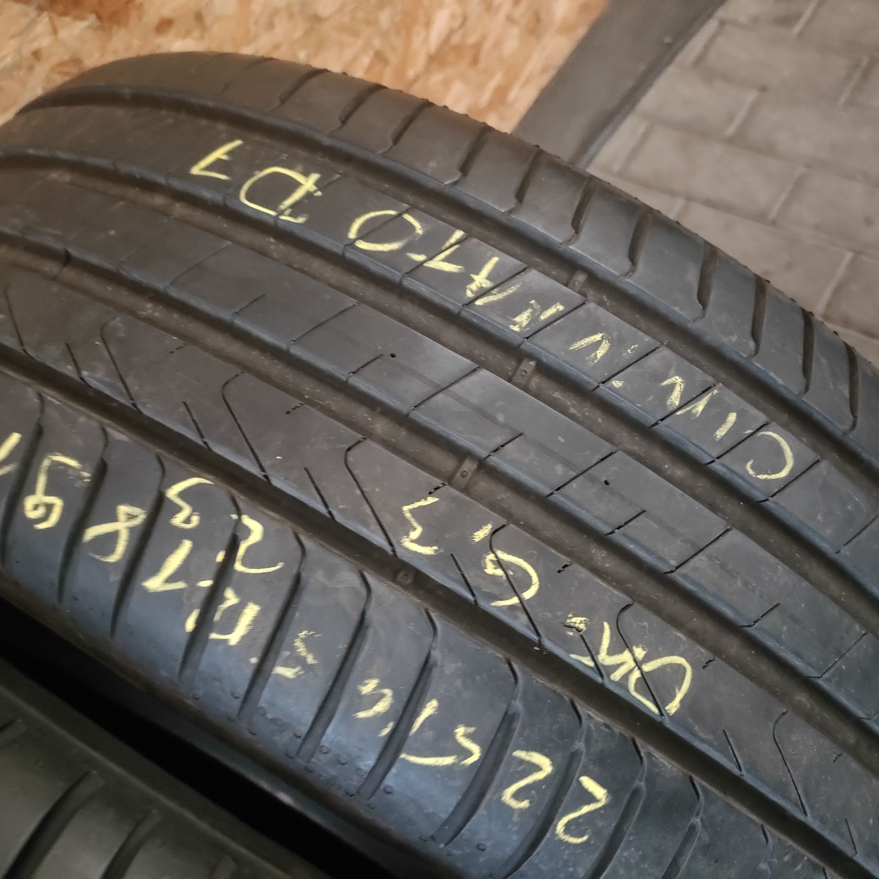 1x Pirelli P Zero Seal 245/40R19 94W 1 sztuka letnia