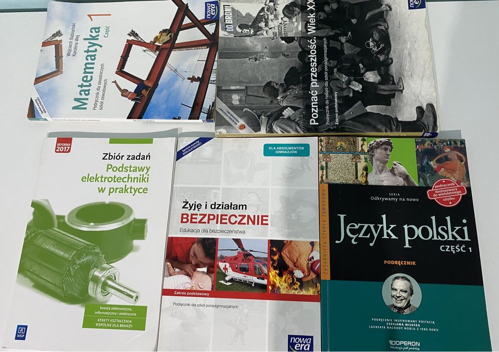 Płyty z podręczników szkolnych 1-4 wraz z pięcioma książkami