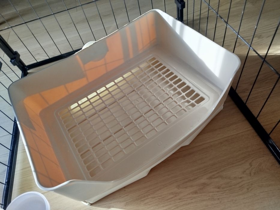 Sprzedam metalową klatkę/ kojec z akcesoriami