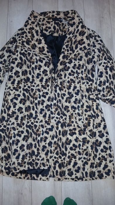 Продам плащ .       .