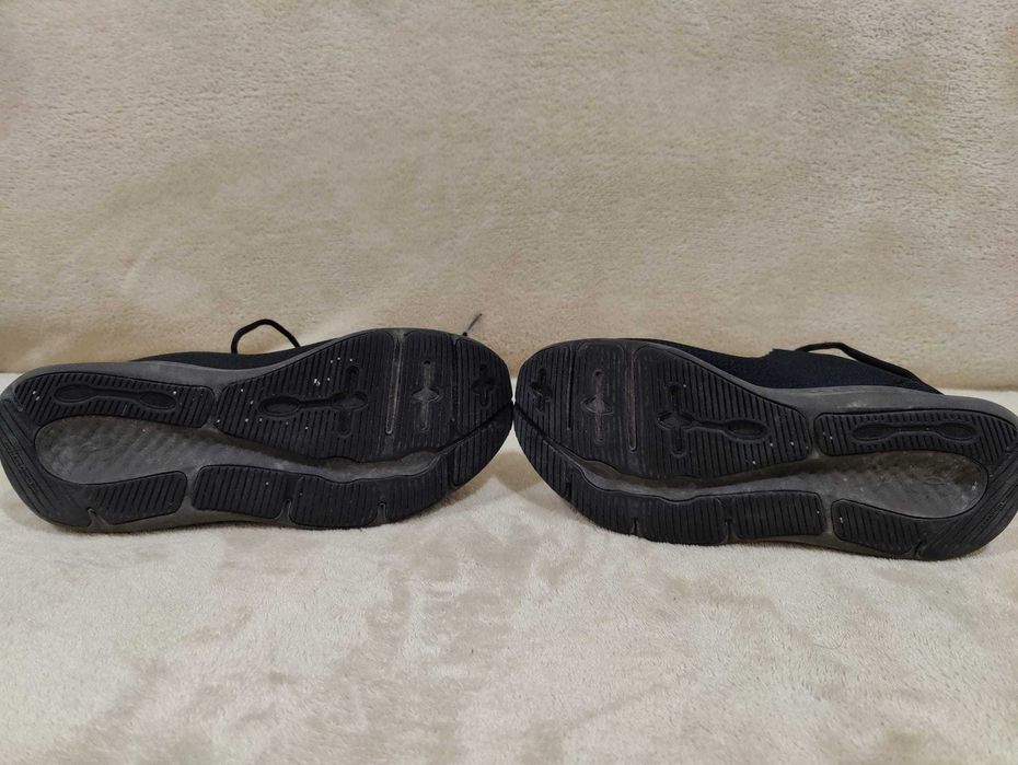 Sapatilhas Under Armour tam. 41 em excelente estado