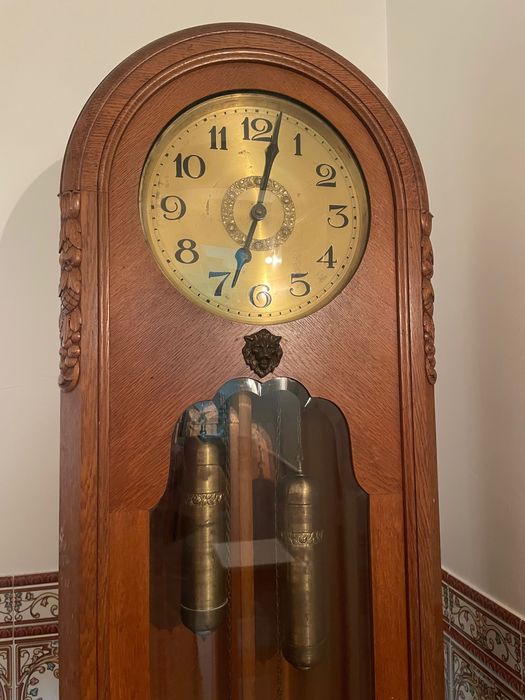 Relógio de pé vintage antigo