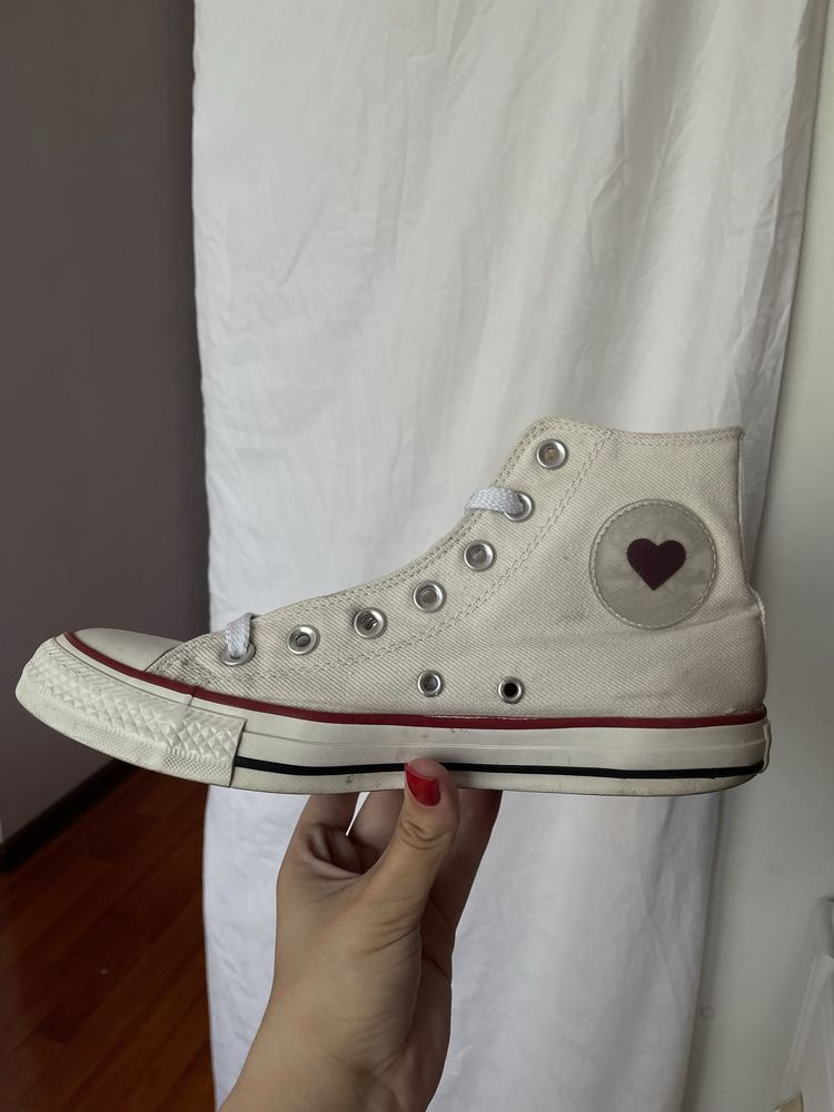 Оригінальні жіночі кеди Converse