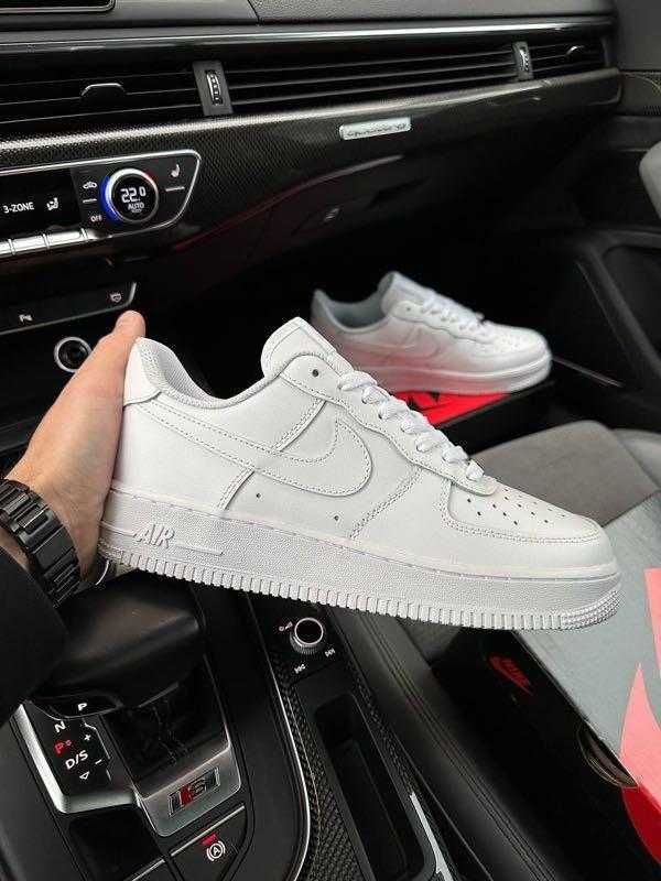 Весняно-літні чоловічі кросівки Nike Air Force Classic White